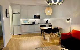 Quality Dreams - Modern Two-Room Apartment - Private Parking